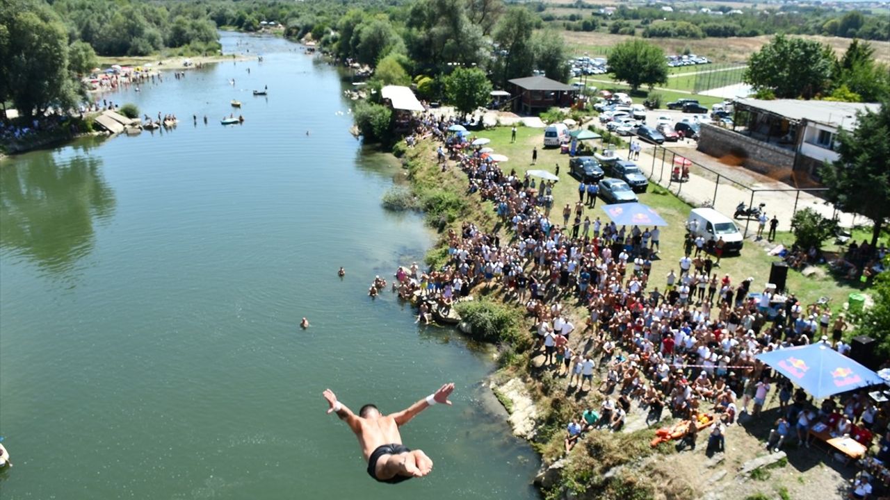 Kosova'da 75. Şivan Köprüsü Geleneksel Atlama Yarışı Gerçekleştirildi