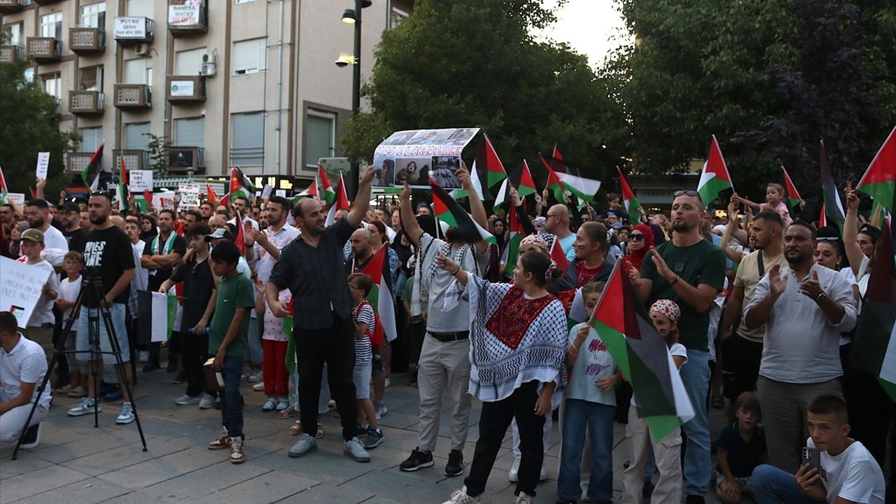 Kosova'da Filistin'e Destek Gösterisi Düzenlendi