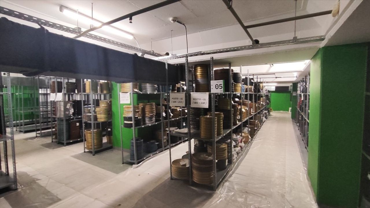 Kültür ve Turizm Bakanlığı iki önemli Türk sinema koleksiyonunu modern arşivlere taşıdı