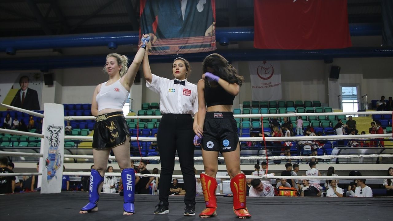 Kütahya'da 17'nci Zafer Kupası Kick Boks Turnuvası: 20 ilden yaklaşık 800 sporcu katıldı