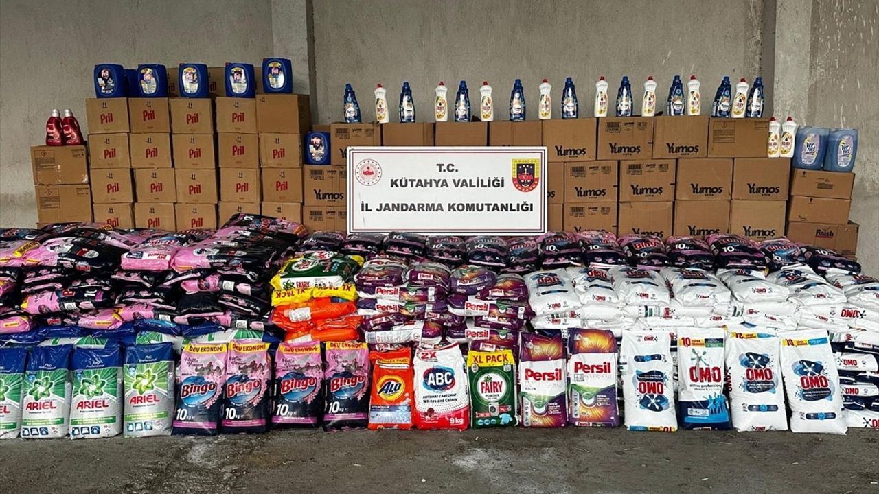 Kütahya'nın Simav ilçesinde 7 ton 850 kilogram sahte deterjan ele geçirildi