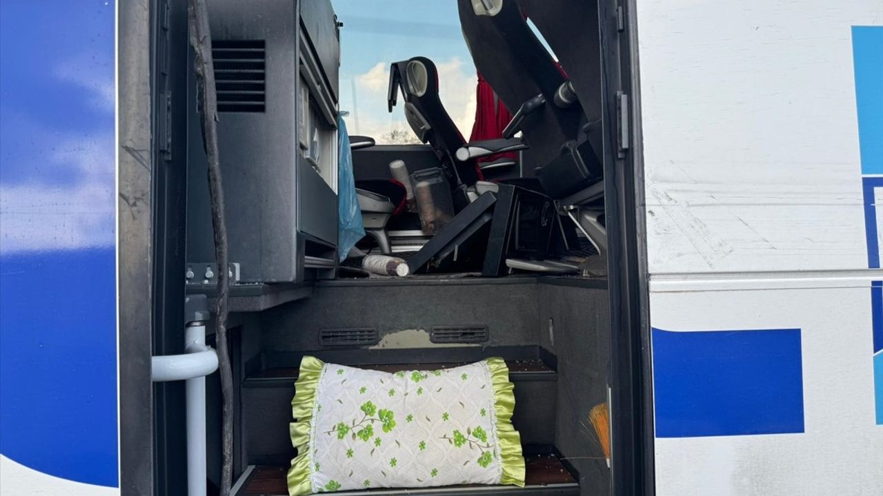 Kuzey Marmara Otoyolu'nda yolcu otobüsü bariyerlere çarptı: 3 ölü, 20 yaralı