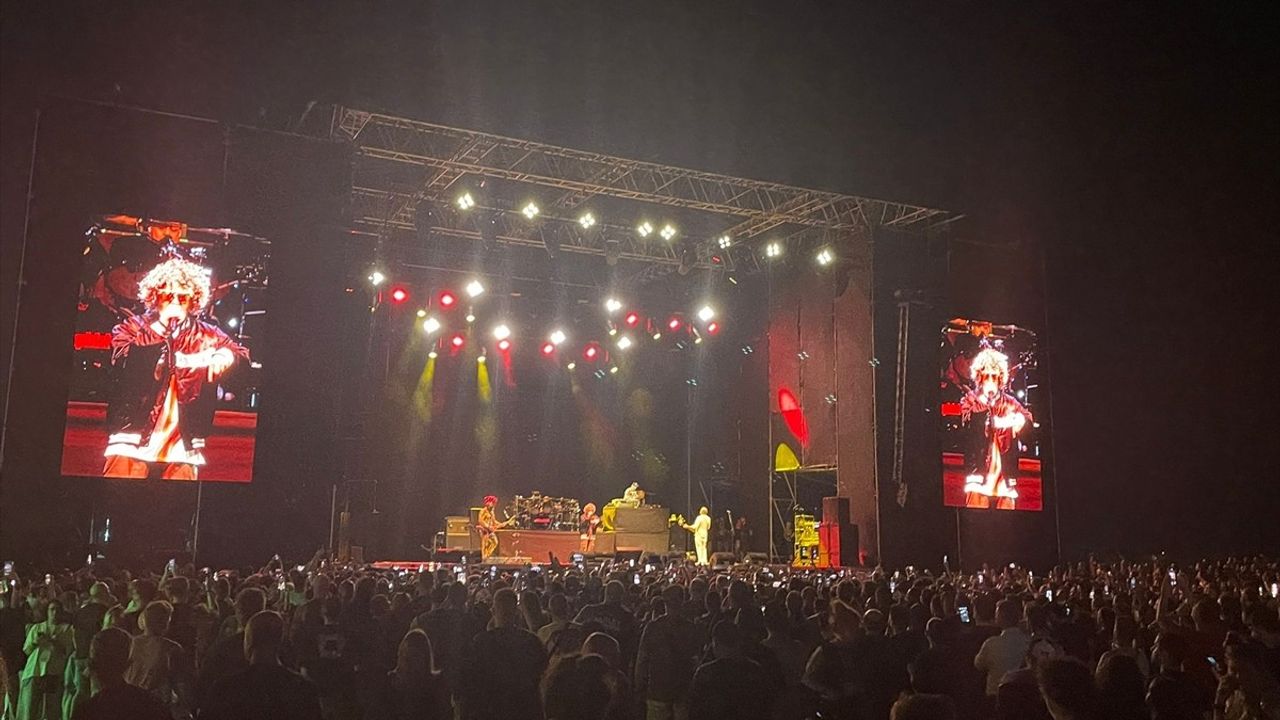Limp Bizkit 14 yıl aradan sonra Ataköy Marina Arena'da İstanbul seyircisiyle buluştu