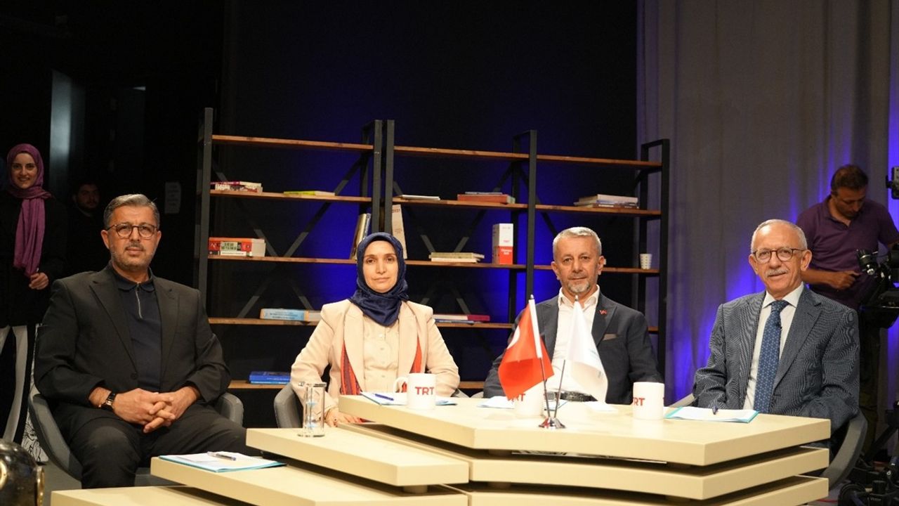 Maarif Türkçe Münazara Yarışması finali: Almanya ve Suriye takımları birinci oldu