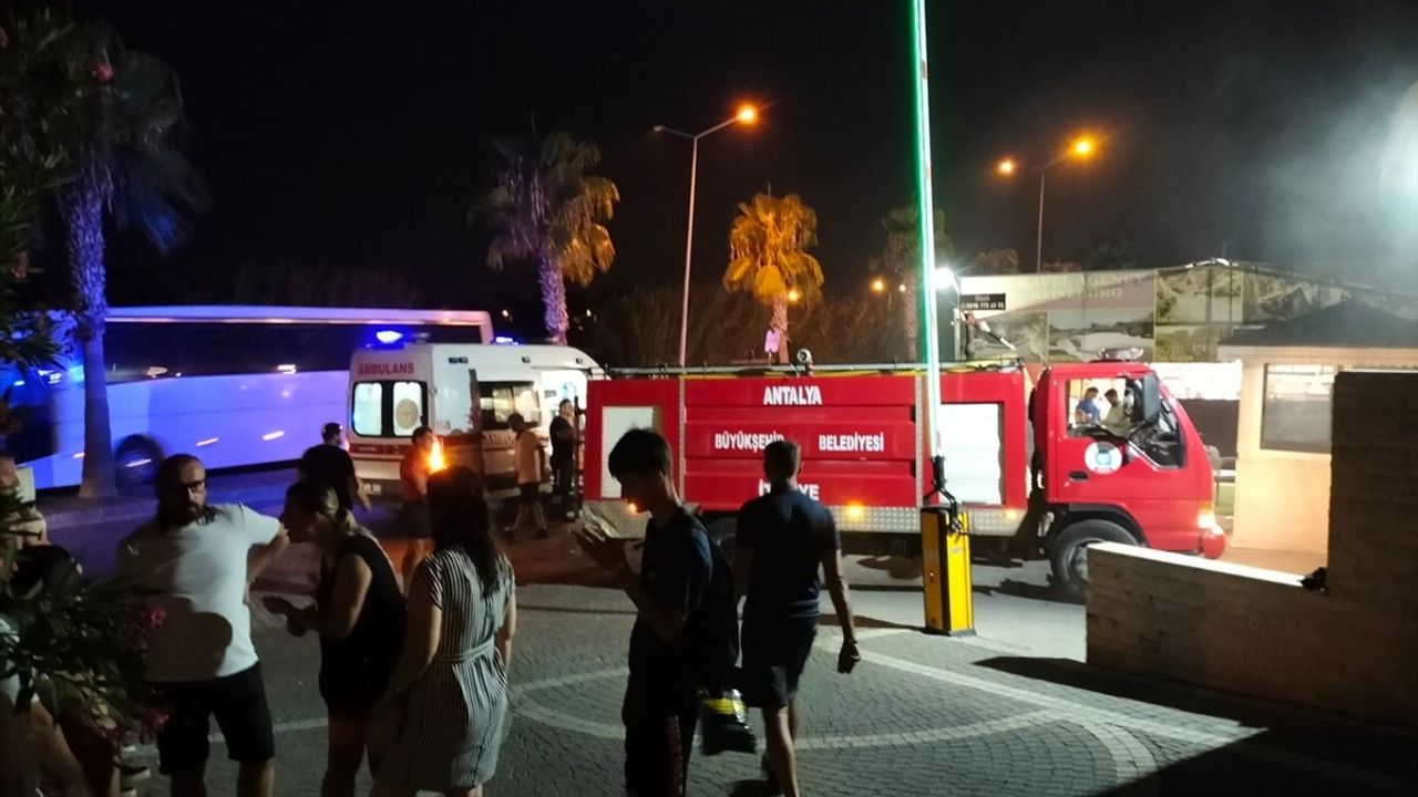 Manavgat'ta 5 yıldızlı otelin mutfağında çıkan yangında 1 kişi dumandan etkilendi