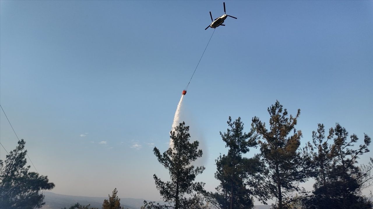 Manisa Demirci'de Kızılçam Ormanında Çıkan Yangın Kontrol Altına Alındı