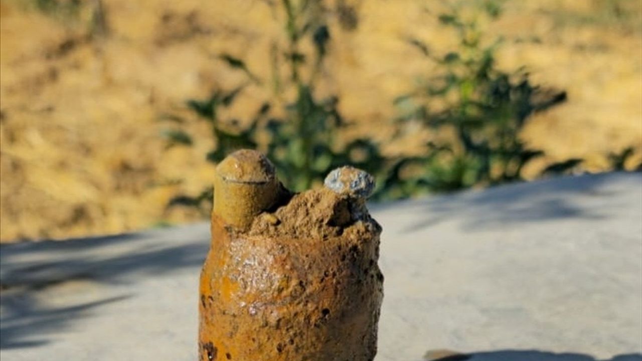 Manisa'nın Salihli İlçesinde Patlamamış Top Mermisi Bulundu