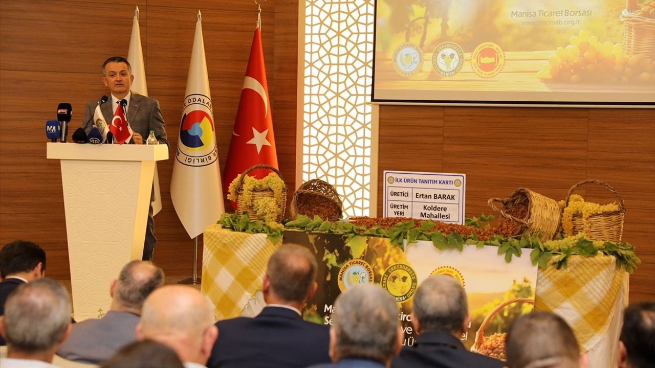 Manisa Ticaret Borsası'nda sezonun ilk çekirdeksiz kuru üzümü sembolik açık artırmayla alındı