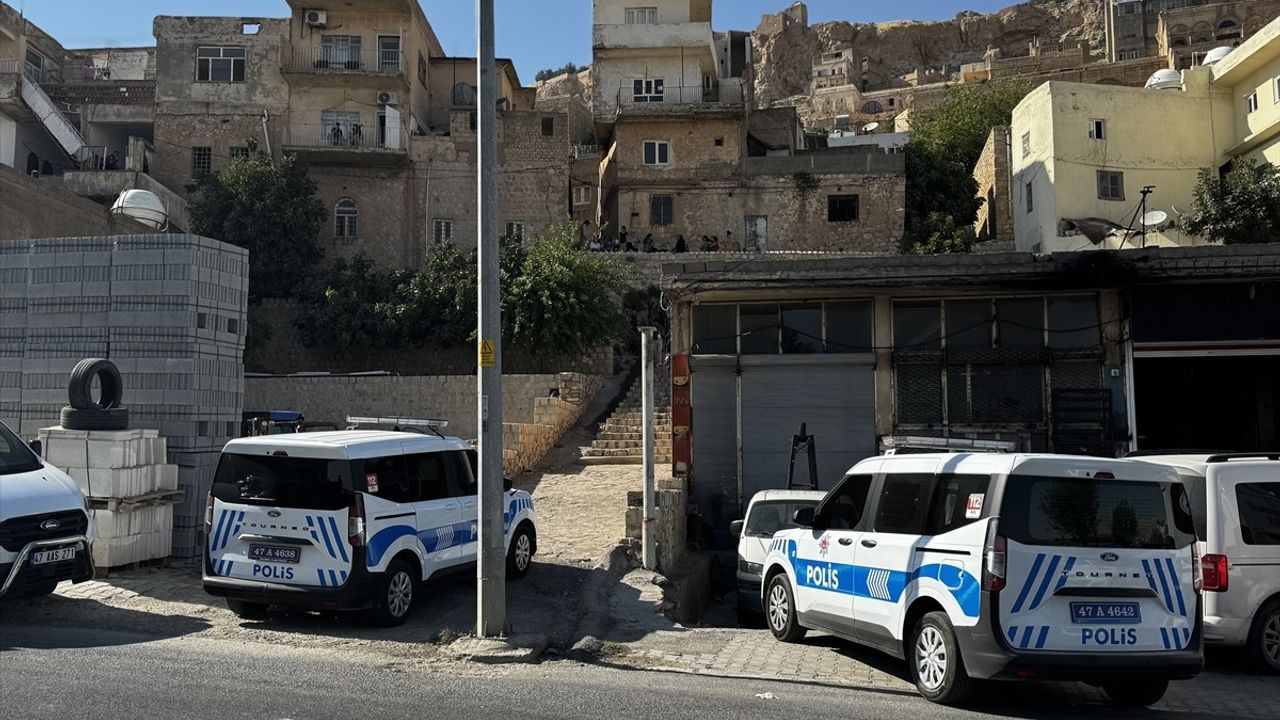 Mardin'de iki kız kardeş evlerinde ölü bulundu — Otopsi için Diyarbakır'a gönderildiler