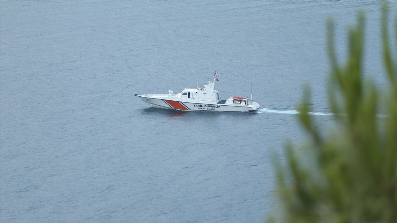 Marmara Adası Açıklarında Parçalanmış Teknedeki İş İnsanı İçin Arama Çalışmaları 3. Gününde Devam Ediyor