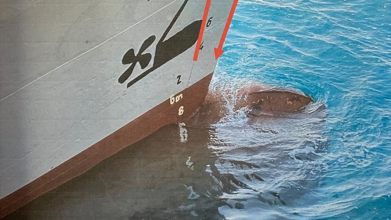 Marmara Adası yakınında parçalanan tekneyle çarpıştığı iddia edilen 'Arel 7' gemisinin güvenlik kamerası görüntüleri ortaya çıktı