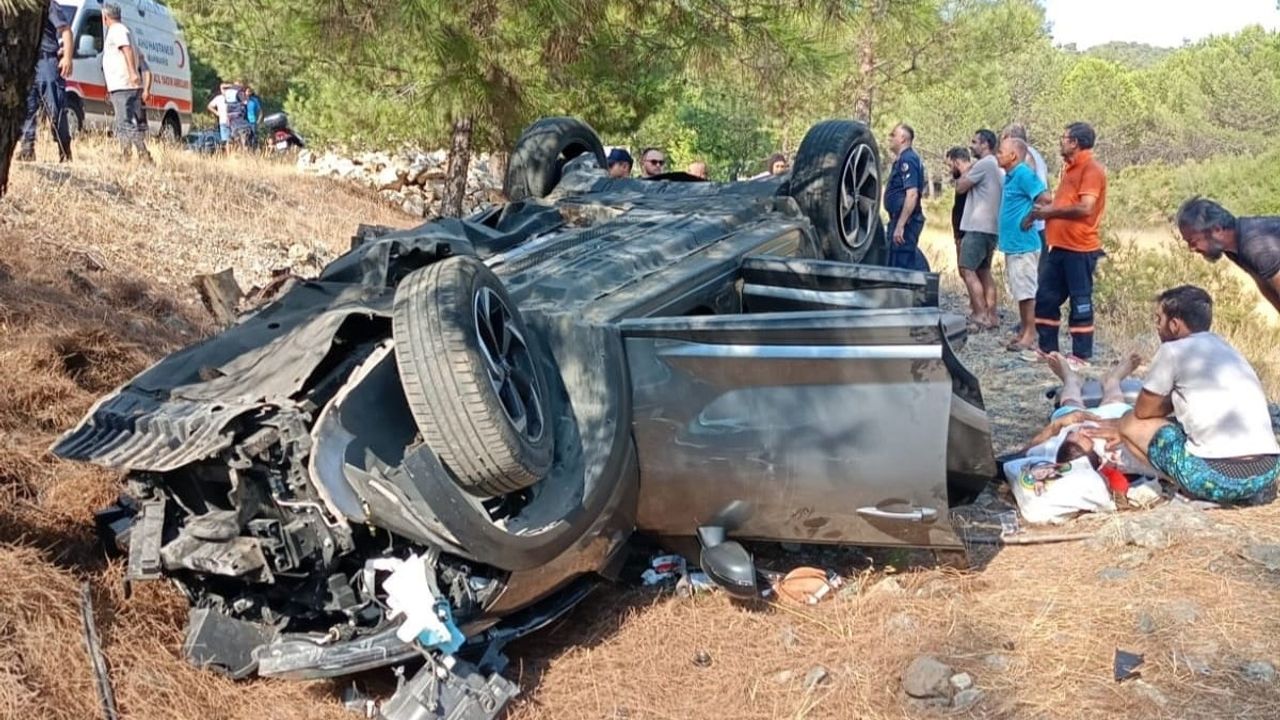 Marmaris'te İki Otomobilin Çarpışması Sonucu 5 Kişi Yaralandı