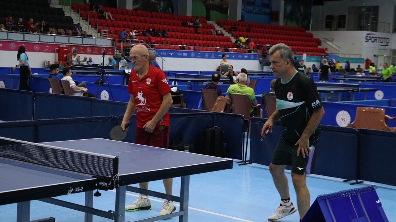 Masa Tenisi Veteranlar Türkiye Şampiyonası Samsun'da başladı