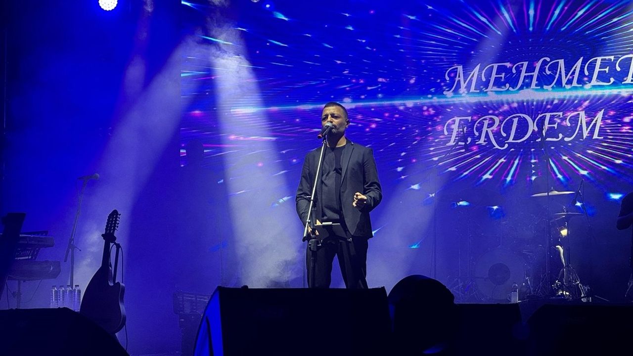 Mehmet Erdem, Kahramanmaraş Uluslararası Geleneksel Ağustos Fuarı'nda sahne aldı