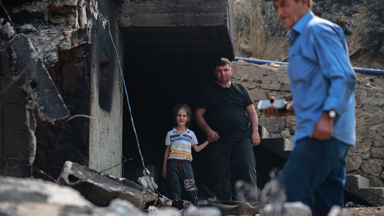 Mersin Silifke'de Orman Yangınına Havadan ve Karadan Müdahale Sürüyor