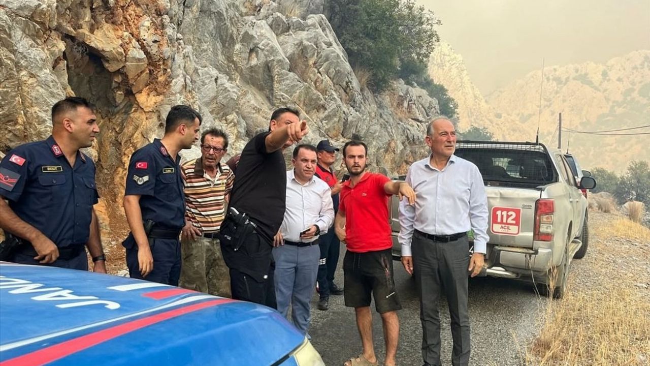 Mersin Valisi Toros: Silifke ve Anamur'daki yangınlara müdahale sürüyor, 53 hane zarar gördü