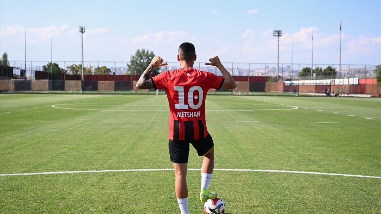Metehan Mimaroğlu: 'Gençlerbirliği'nin 10 numaralı formasını giymek onur verici'