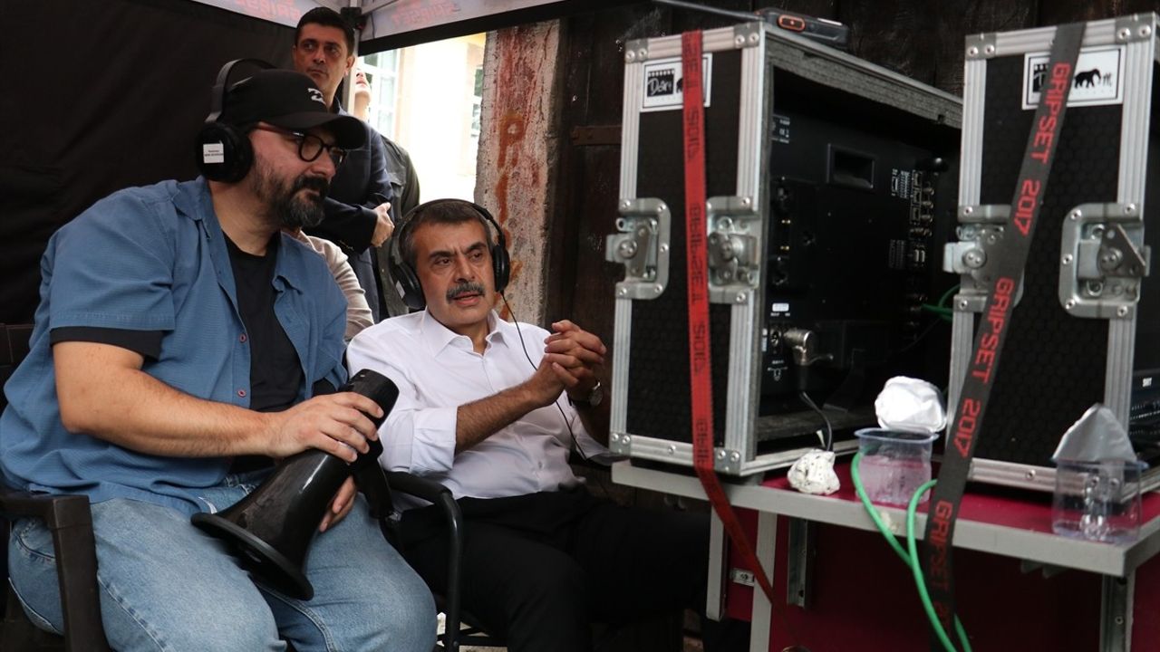 Milli Eğitim Bakanı Yusuf Tekin, 'Ailem' Dizisi Setini Ziyaret Etti — Yeni Sezonda 13 Bölüm Yayında