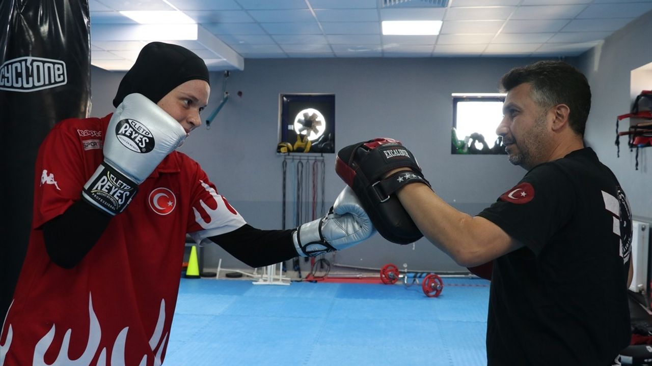 Milli kick boksör Ayşe Kaplan, Abu Dabi Dünya Şampiyonası'nda altın hedefliyor