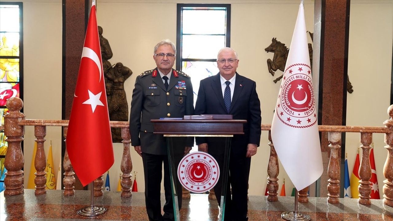 Milli Savunma Bakanı Güler, Kara Kuvvetleri Komutanı Orgeneral Metin Tokel'i kabul etti