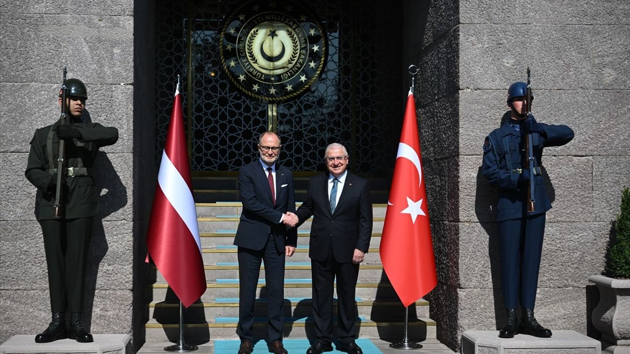 Milli Savunma Bakanı Güler, Letonya Savunma Bakanı Spruds'u Ankara'da resmi törenle karşıladı