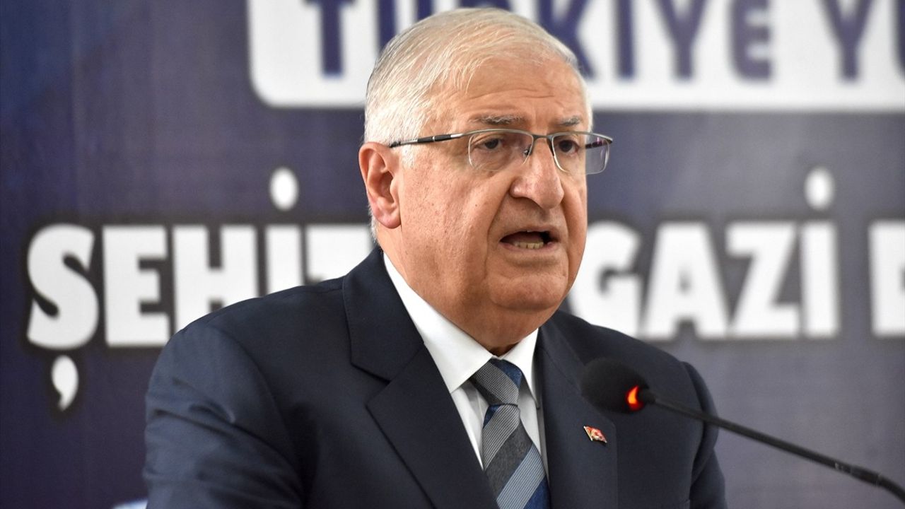 Milli Savunma Bakanı Yaşar Güler Hakkari'de 'Türkiye Yüzyılı Buluşmaları'na katıldı