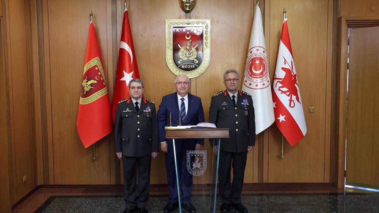 Milli Savunma Bakanı Yaşar Güler, Kara Kuvvetleri Komutanlığı'ndaki devir-teslim törenine katıldı