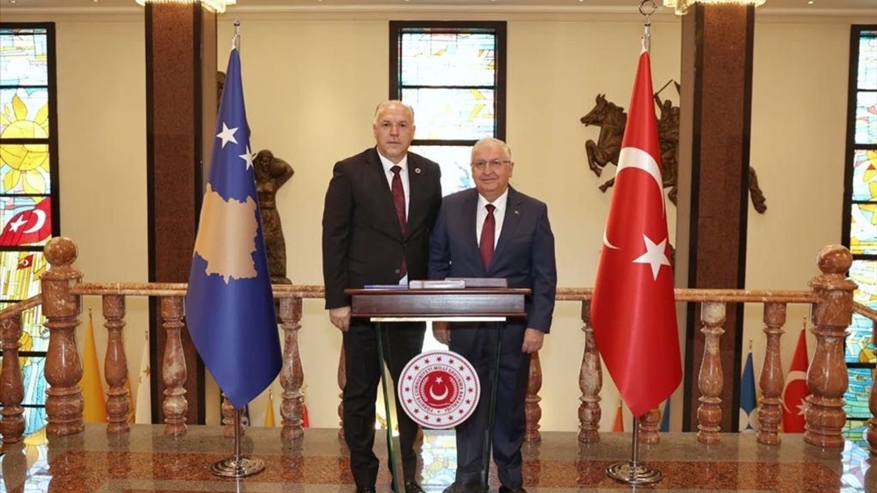 Milli Savunma Bakanı Yaşar Güler, Kosova'nın Kalkınma Bakanı Fikrim Damka ile Görüştü