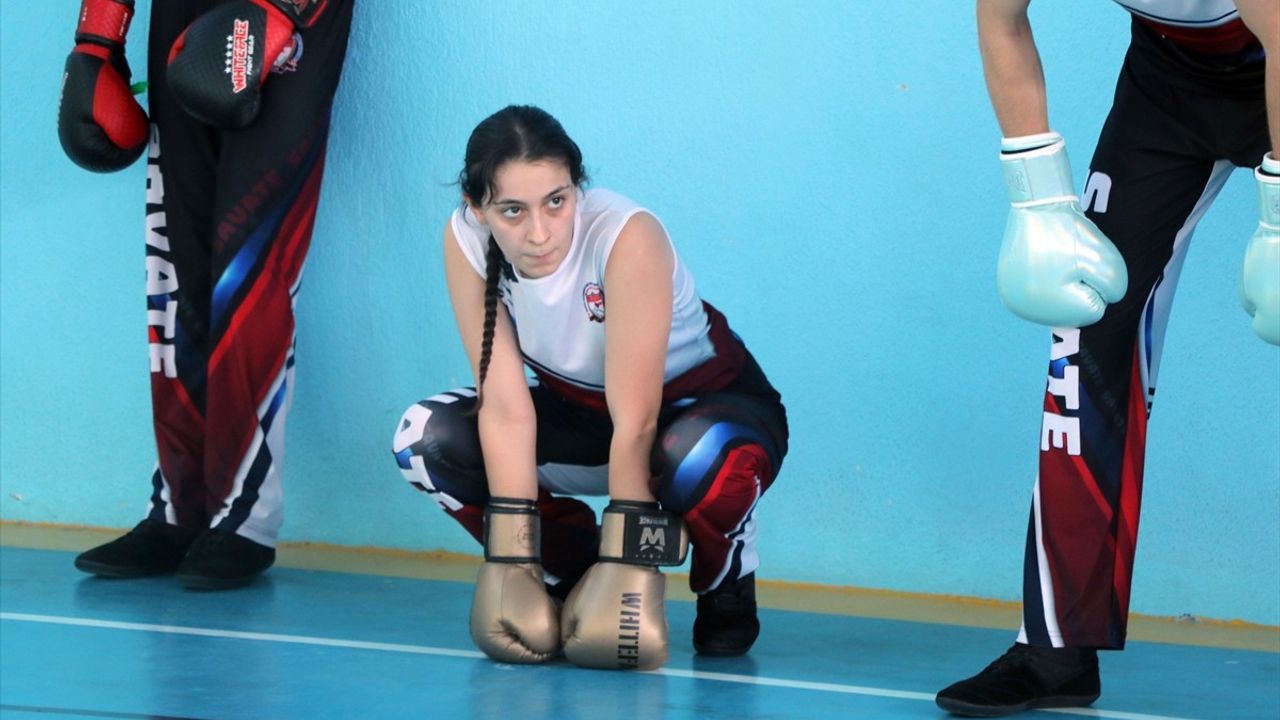 Milli sporcu Sümeyye İdilnur Aslan, babasının mirasını savate'de Avrupa sahnesine taşıyor