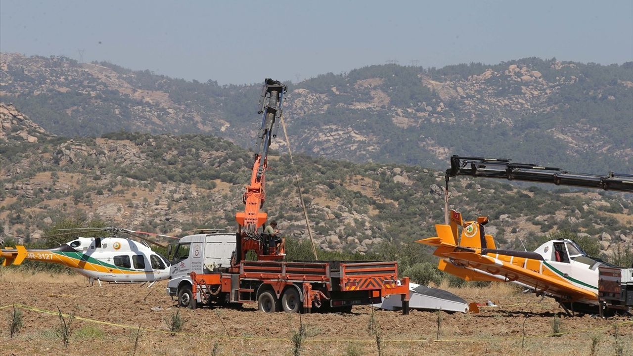 Muğla'da Zorunlu İniş Yapan Yangın Söndürme Uçağının Enkazı Kaldırılıyor