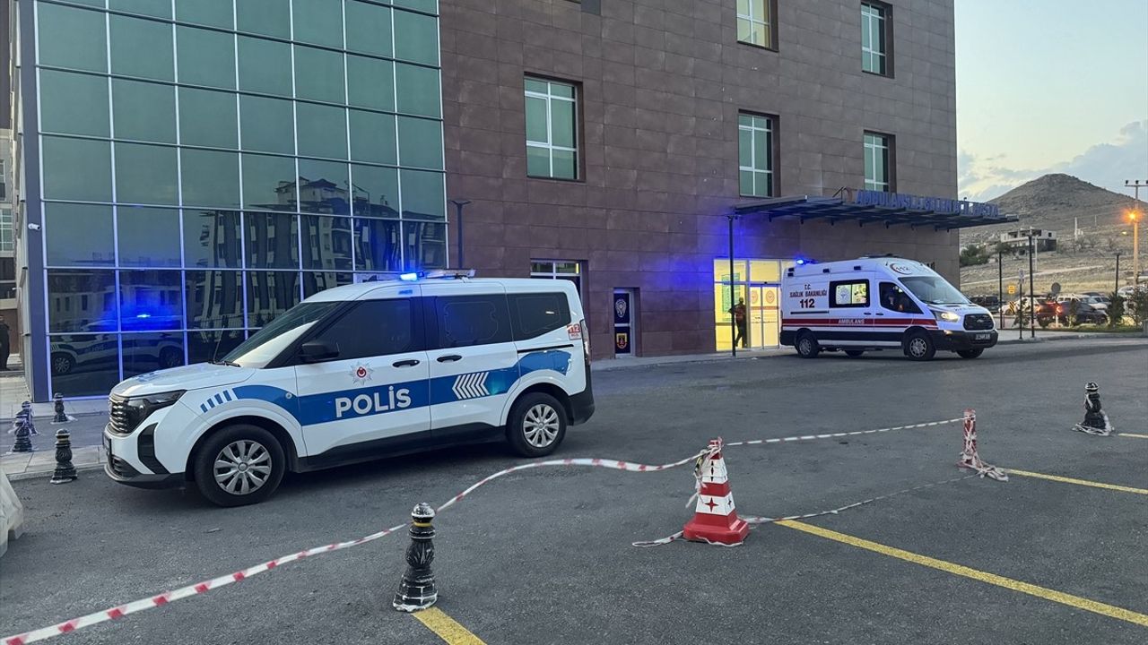 Niğde'de Oto Galerisine Düzenlenen Silahlı Saldırıda Bir Çocuk Yaralandı