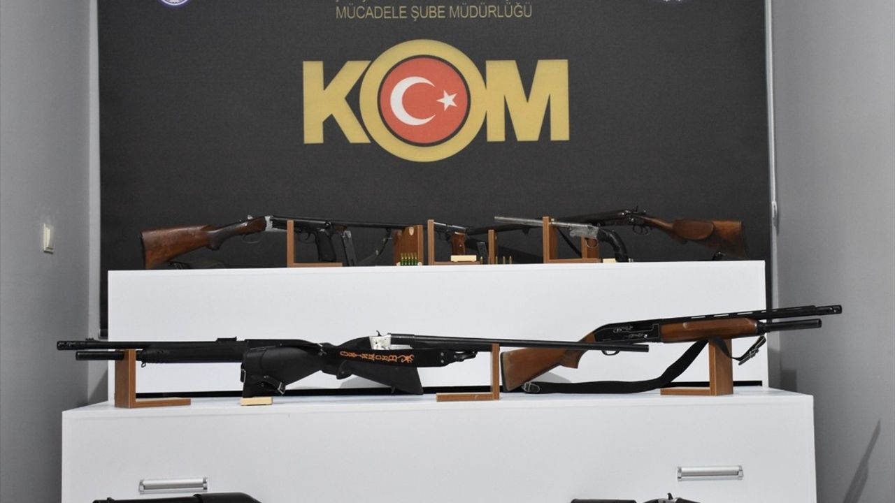 Niğde Merkezli Kaçakçılık Operasyonunda 9 Şüpheli Yakalandı