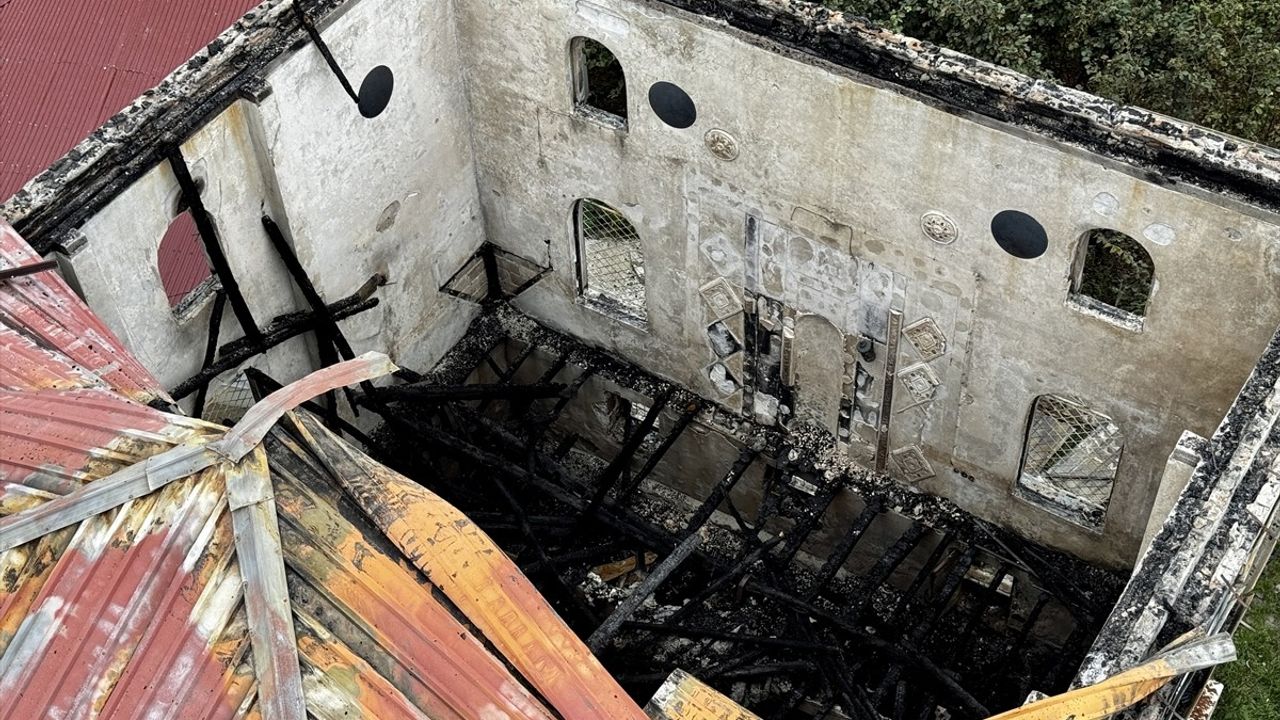 Ordu Altınordu'da Merkez Camisi'nde Yangın: Cami Kullanılamaz Hale Geldi