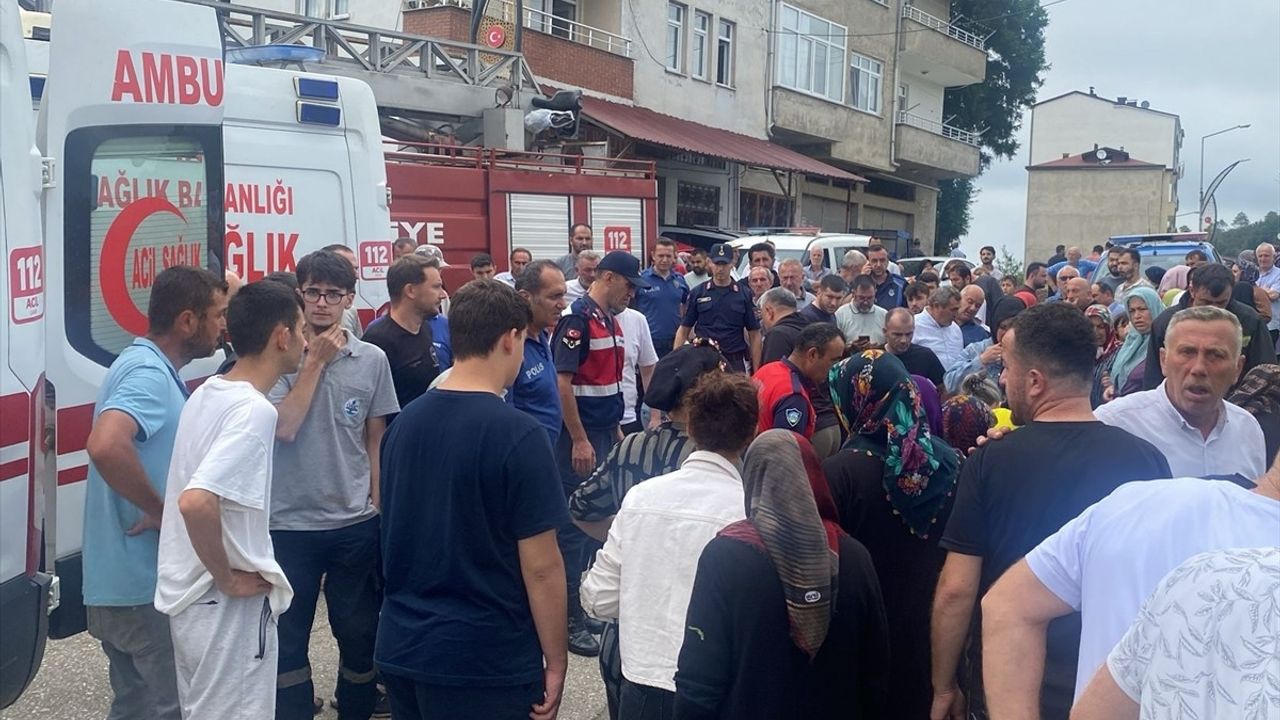 Ordu Çamaş'ta tarım aracının devrilmesi sonucu 4 kişi yaralandı
