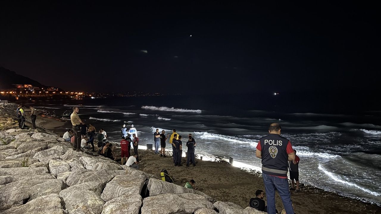 Ordu'da Denizde Kaybolan Tarım İşçisi İçin Arama Kurtarma Çalışmaları Devam Ediyor