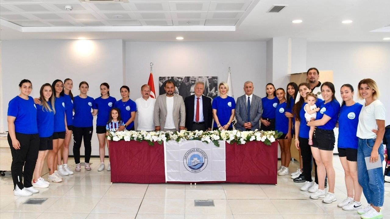 Ortahisar Belediyespor, yeni sezon için 15 oyuncuyla sözleşme imzaladı