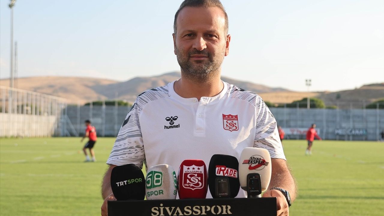 Osman Zeki Korkmaz: Sivasspor taraftar desteğiyle hedeflere daha hızlı ulaşacak