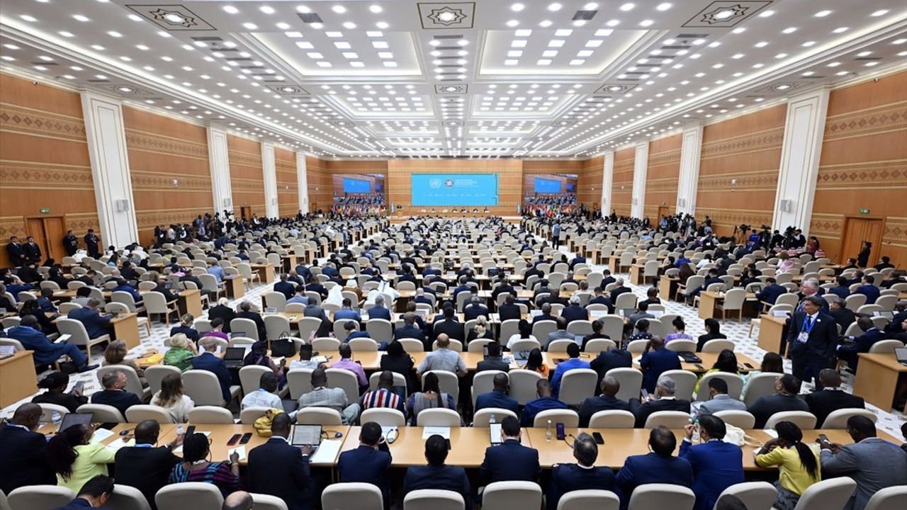 Özbekistan Cumhurbaşkanı Mirziyoyev: Küresel Pazarlara Eşit Erişim Zorunludur