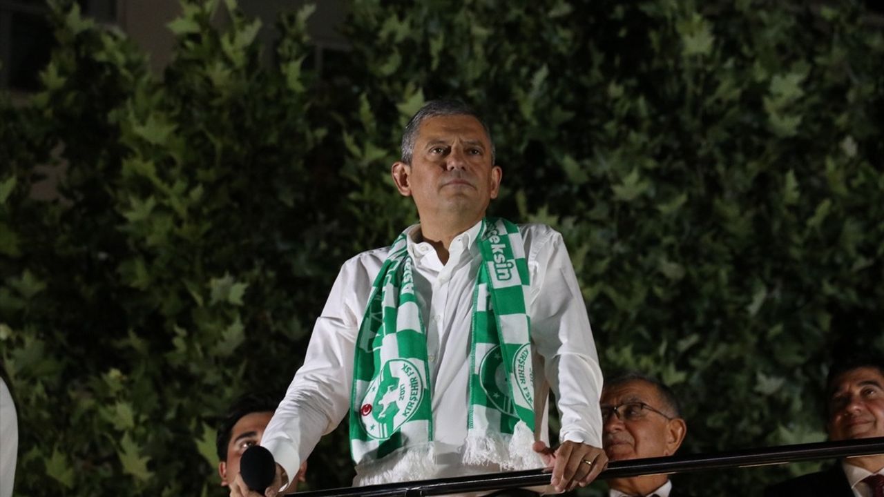 Özgür Özel: "38 cesur kadın belediye başkanımız var" — Kırşehir mitinginde mesajlar