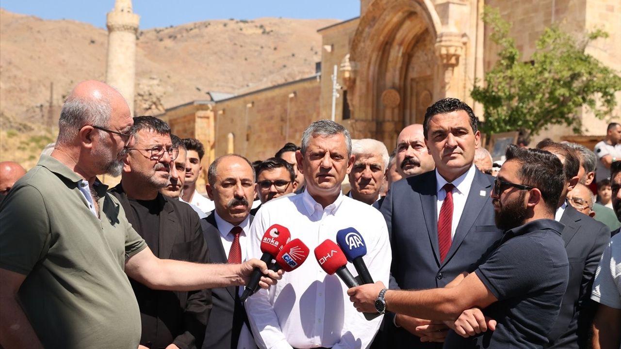 Özgür Özel: Gazze için TBMM'yi olağanüstü toplantıya çağırıyoruz