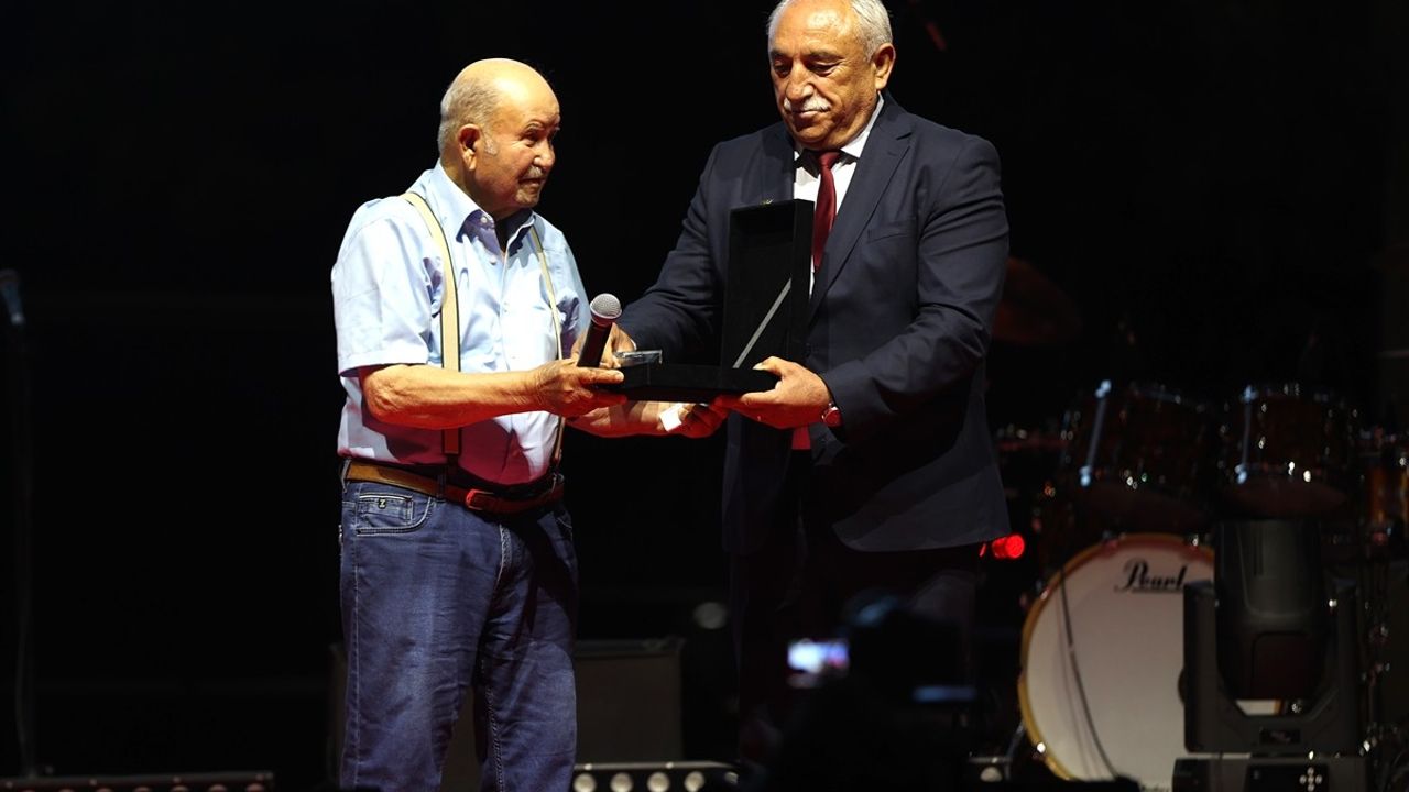 Özgür Özel: Hacı Bektaş Veli'nin öğretileriyle birlik ve vicdan terazisi vurgulandı