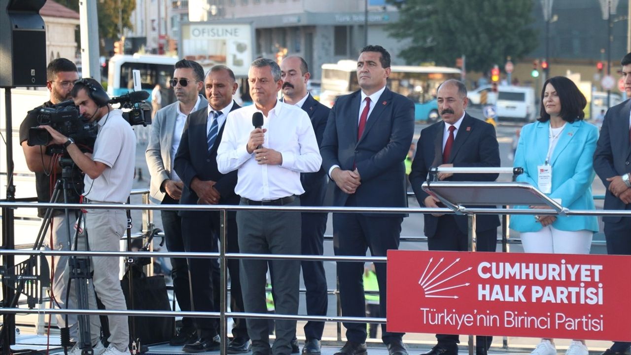 Özgür Özel: Türkiye'nin umudu birlikte ve Türkiye ittifakındadır — Sivas mitinginde CHP'nin hedefleri
