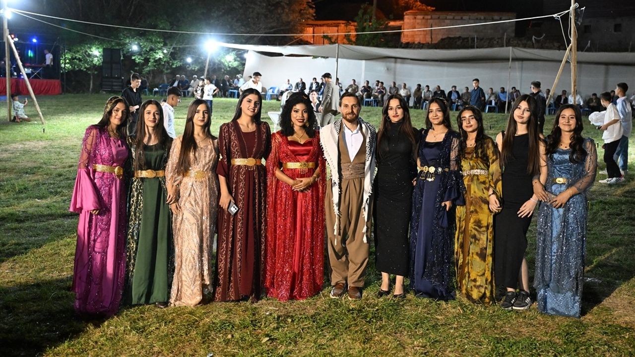 Panamalı Zuleimy Powell Quintero ile Harun Altair, Van'da Yöresel Törenle Evlenerek Nikâhlarını Pekiştirdi