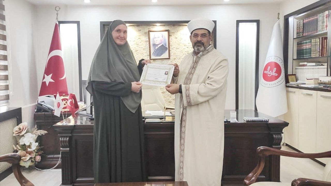 Rus Vatandaşı Kadın Batman'da Müslüman Oldu