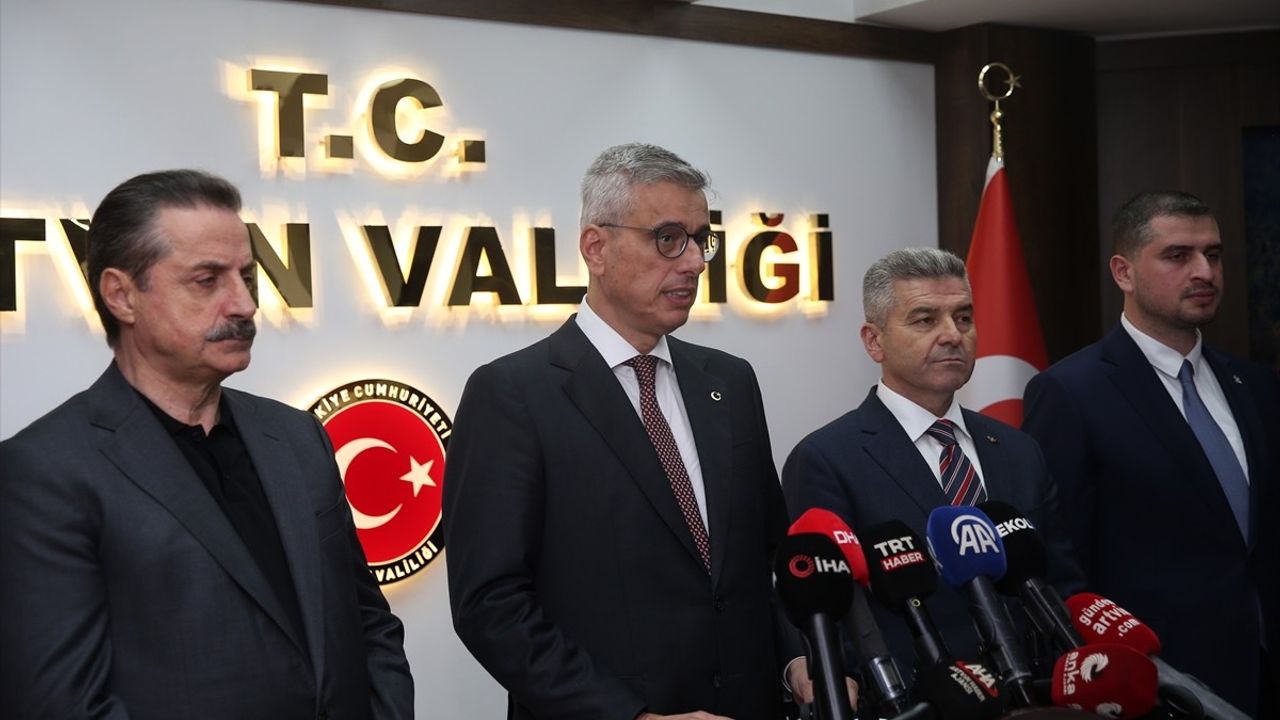 Sağlık Bakanı Memişoğlu, Artvin'de Sağlık Hizmetleri ve Gazze İle İlgili Açıklamalarda Bulundu