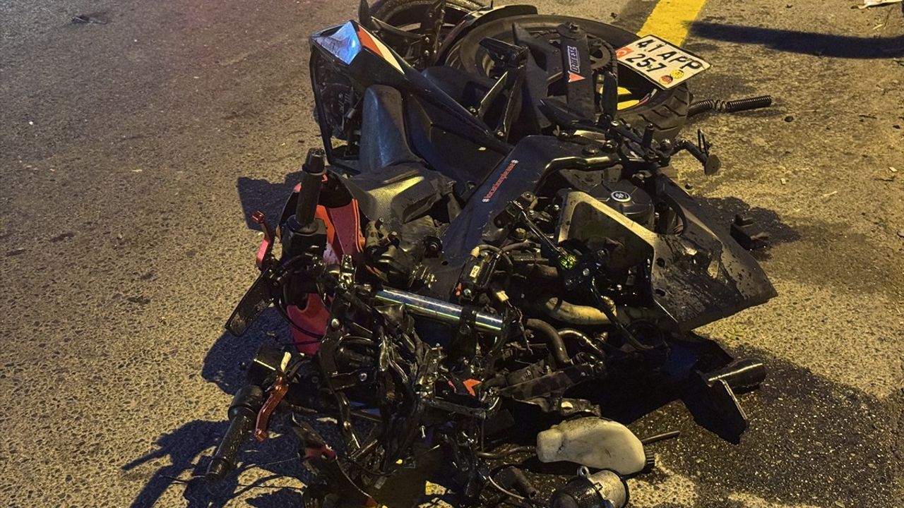 Sakarya'da Motosiklet ve Ciplerin Karıştığı Kazada Bir Kişi Hayatını Kaybetti