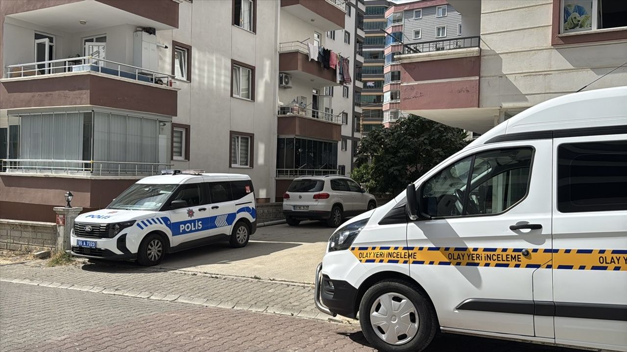 Samsun Atakum'da Perde Takarken 3. Kattan Düşen 20 Yaşındaki Üniversite Öğrencisi Yaralandı