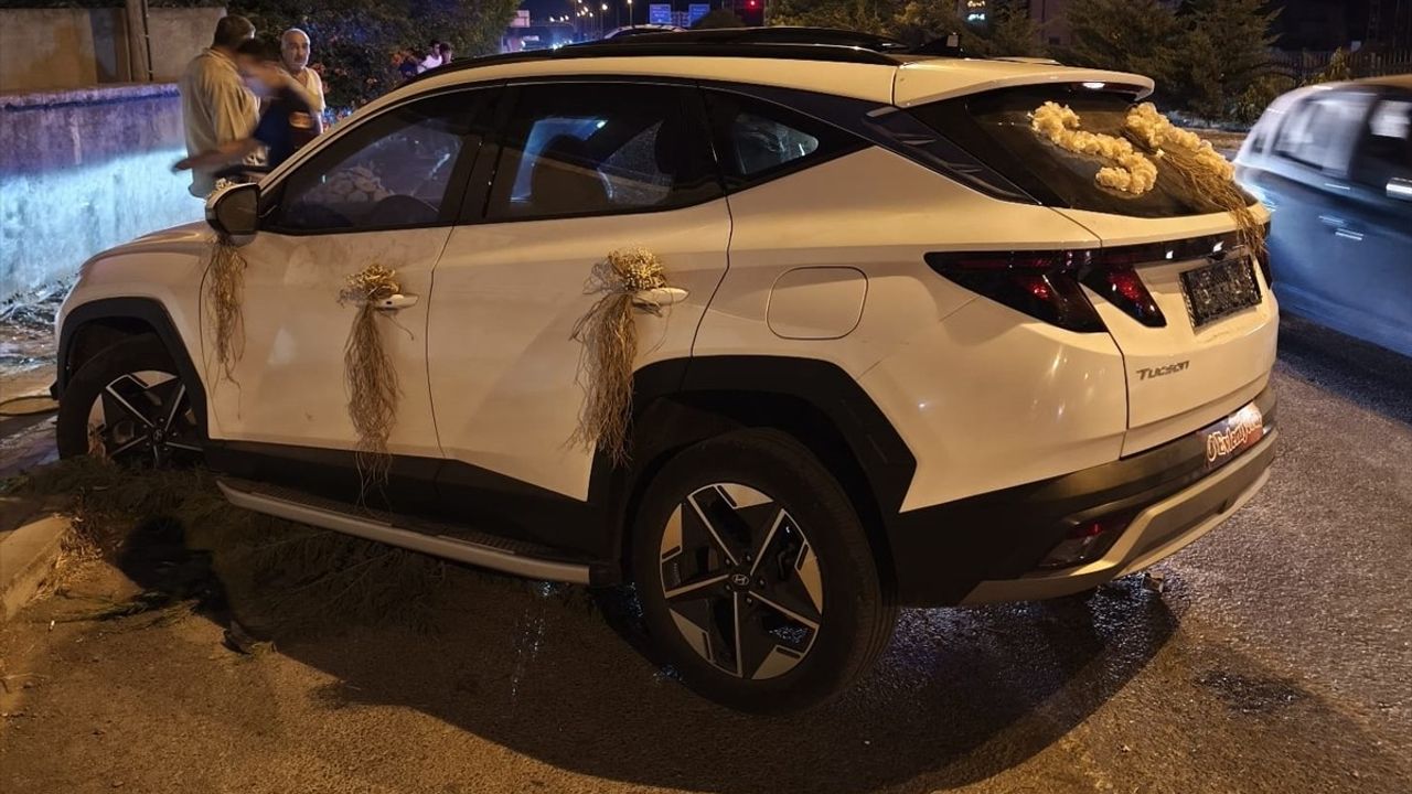 Samsun Bafra'da düğün konvoyunda kaza: Gelin ve nedimesi yaralandı