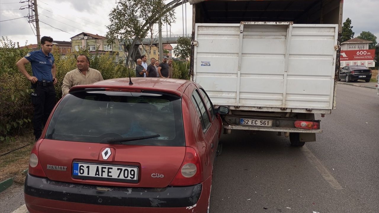 Samsun Çarşamba'da otomobil kamyonete çarptı: 2 kişi yaralandı