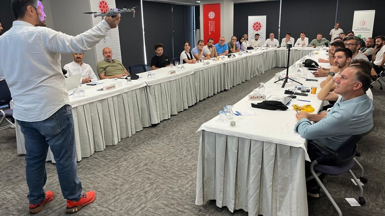 Samsun'da gazetecilere dron destekli habercilik ve İHA-1 pilot eğitim programı